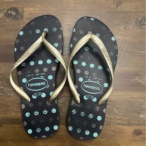 ✅ Havaianas girls flip flops brown and gold with polka dots